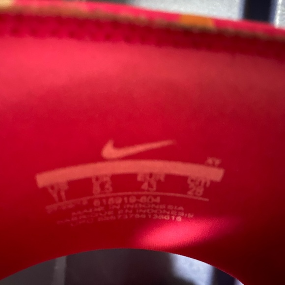 Neon Orange Nike slides - Picture 4 of 4